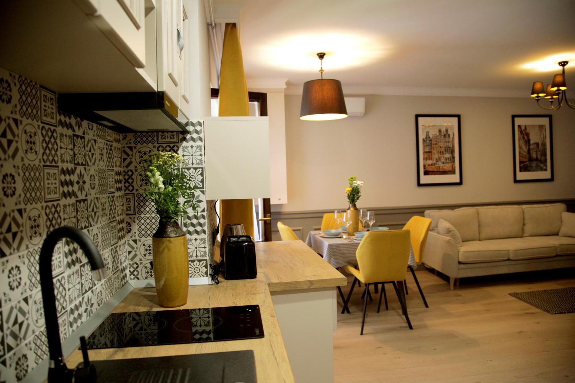 Central Boutique Apartments Сигишоара Номер фото